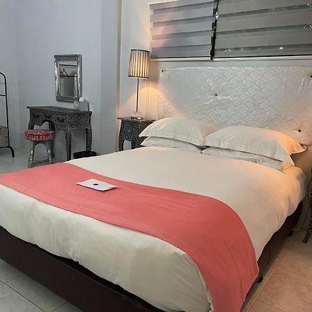 Sunbloom Beachfront Hotel And Restaurant Zambales Sinabacan エクステリア 写真