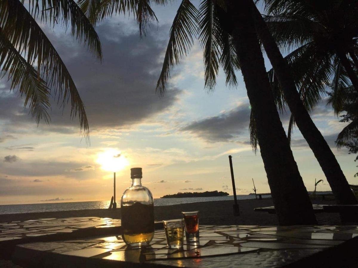 Sunbloom Beachfront Hotel And Restaurant Zambales Sinabacan エクステリア 写真