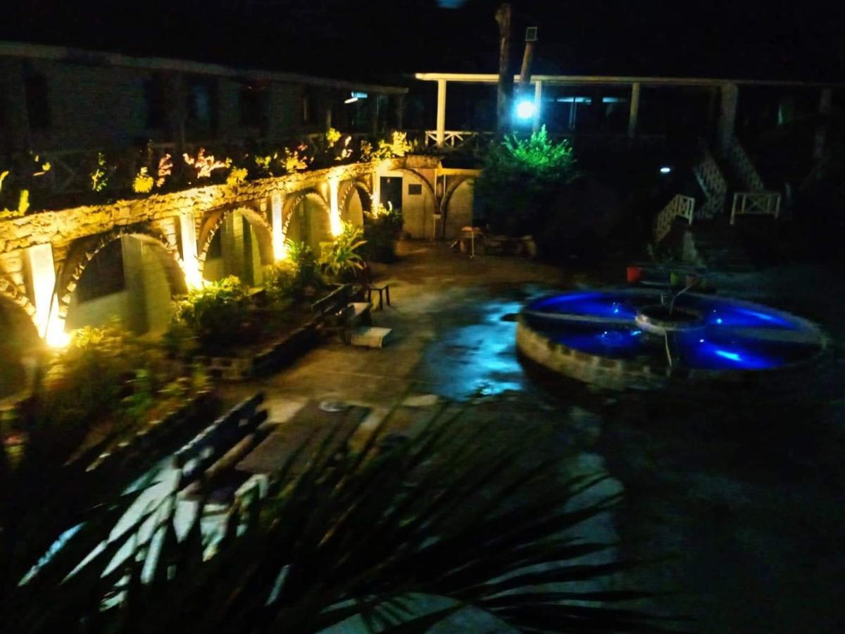 Sunbloom Beachfront Hotel And Restaurant Zambales Sinabacan エクステリア 写真