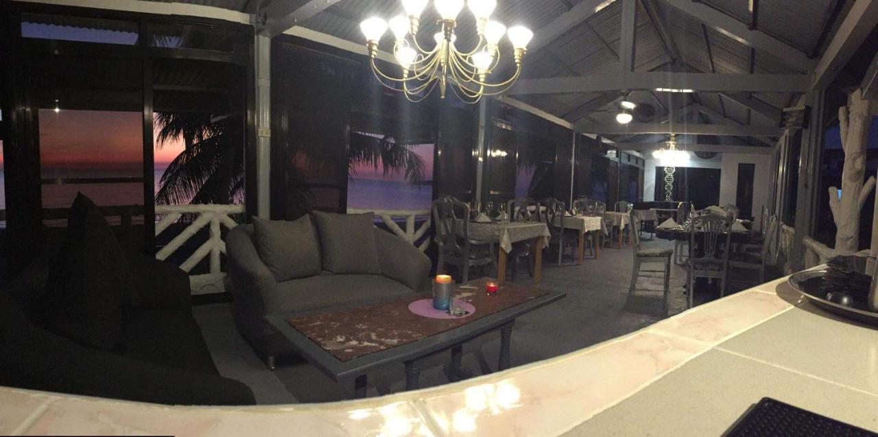 Sunbloom Beachfront Hotel And Restaurant Zambales Sinabacan エクステリア 写真