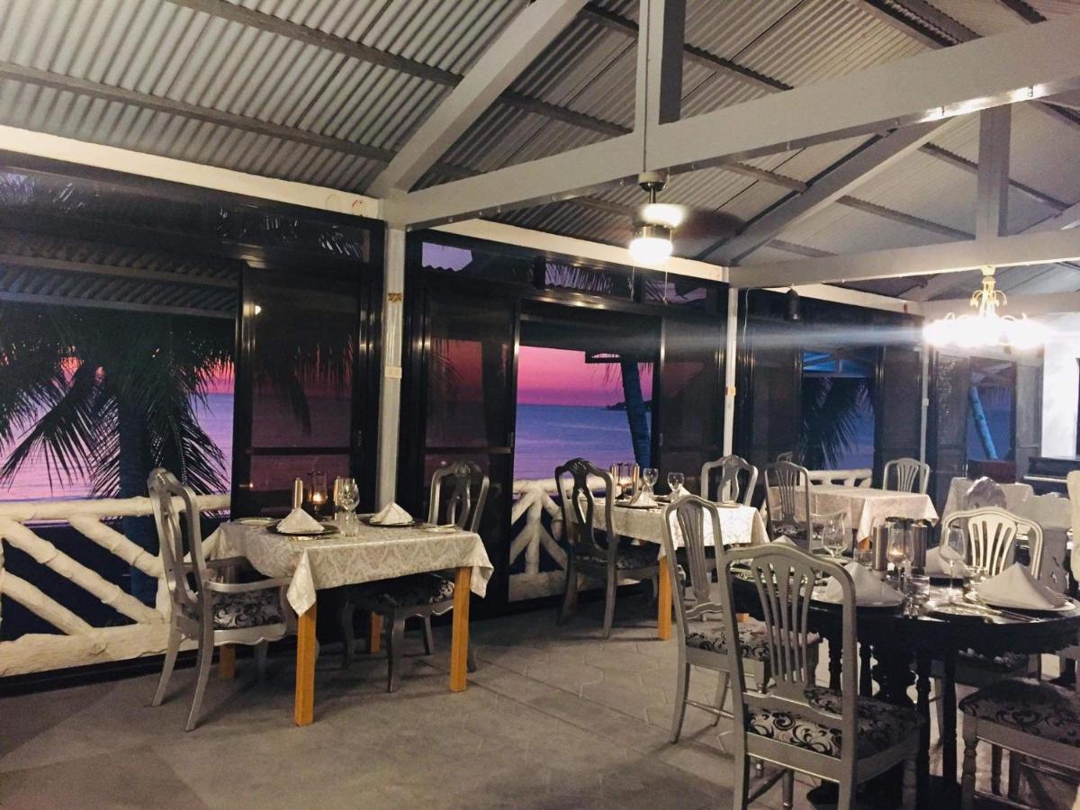 Sunbloom Beachfront Hotel And Restaurant Zambales Sinabacan エクステリア 写真
