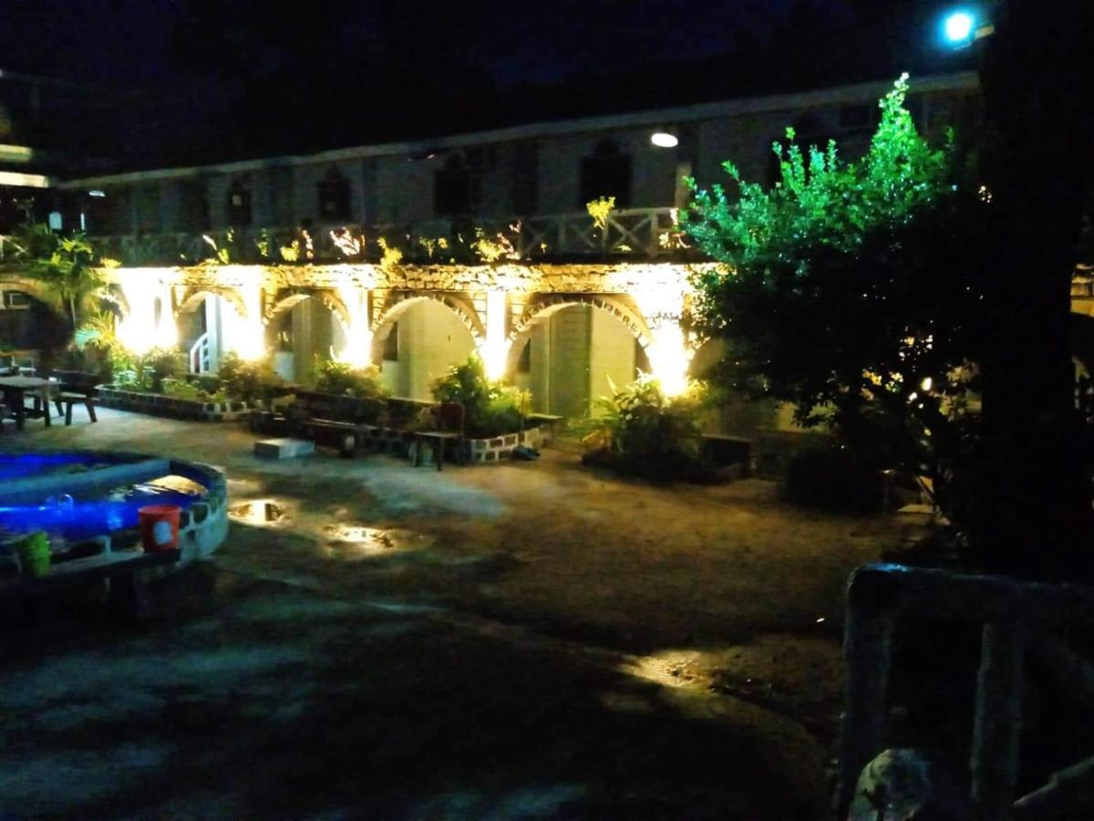 Sunbloom Beachfront Hotel And Restaurant Zambales Sinabacan エクステリア 写真