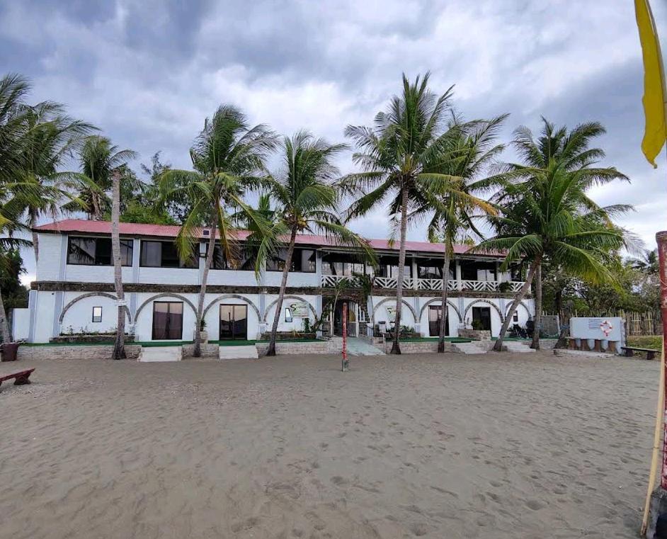 Sunbloom Beachfront Hotel And Restaurant Zambales Sinabacan エクステリア 写真
