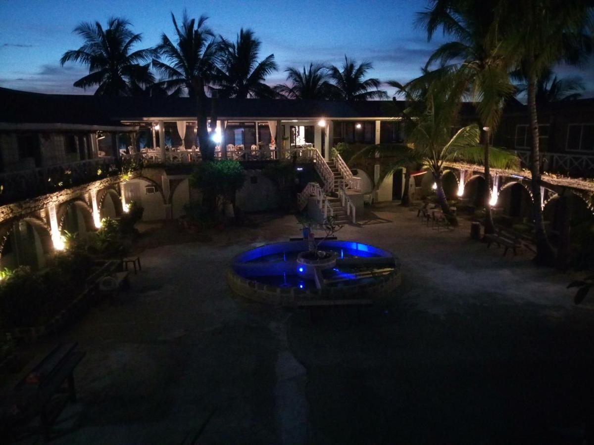 Sunbloom Beachfront Hotel And Restaurant Zambales Sinabacan エクステリア 写真