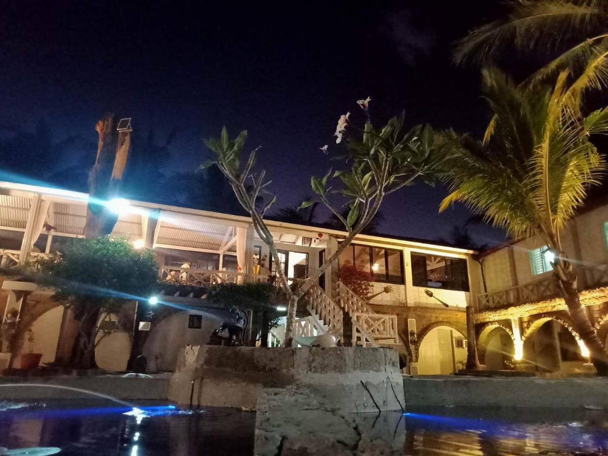 Sunbloom Beachfront Hotel And Restaurant Zambales Sinabacan エクステリア 写真