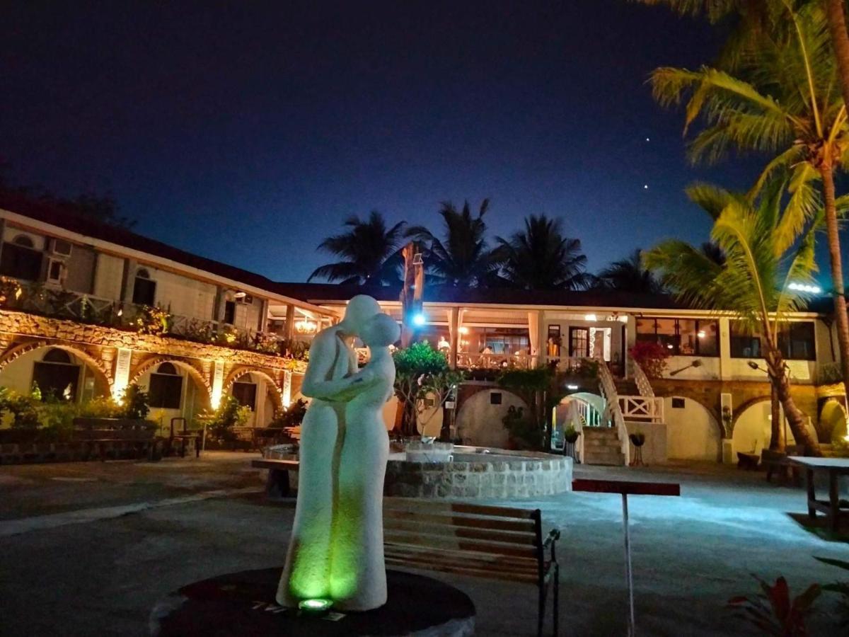 Sunbloom Beachfront Hotel And Restaurant Zambales Sinabacan エクステリア 写真
