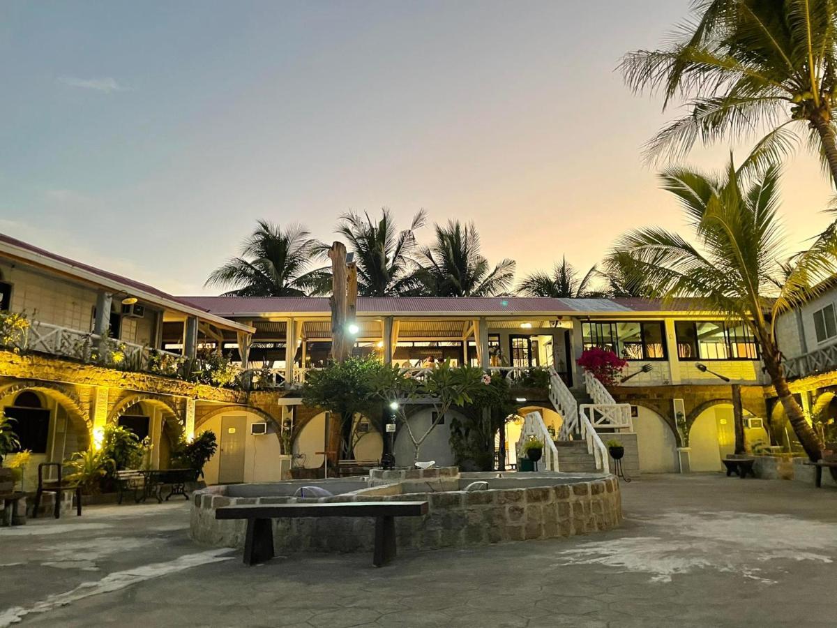 Sunbloom Beachfront Hotel And Restaurant Zambales Sinabacan エクステリア 写真