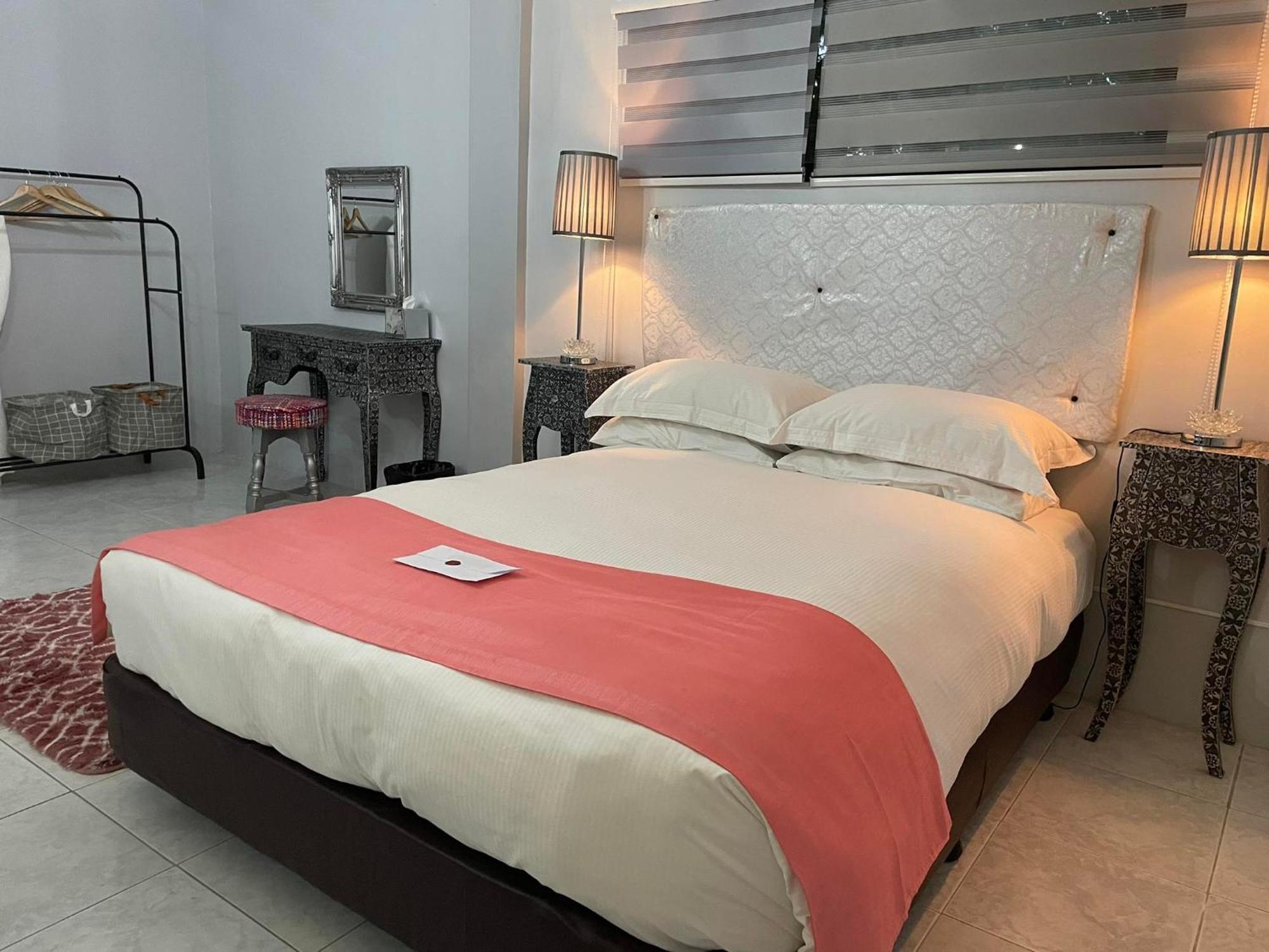 Sunbloom Beachfront Hotel And Restaurant Zambales Sinabacan エクステリア 写真