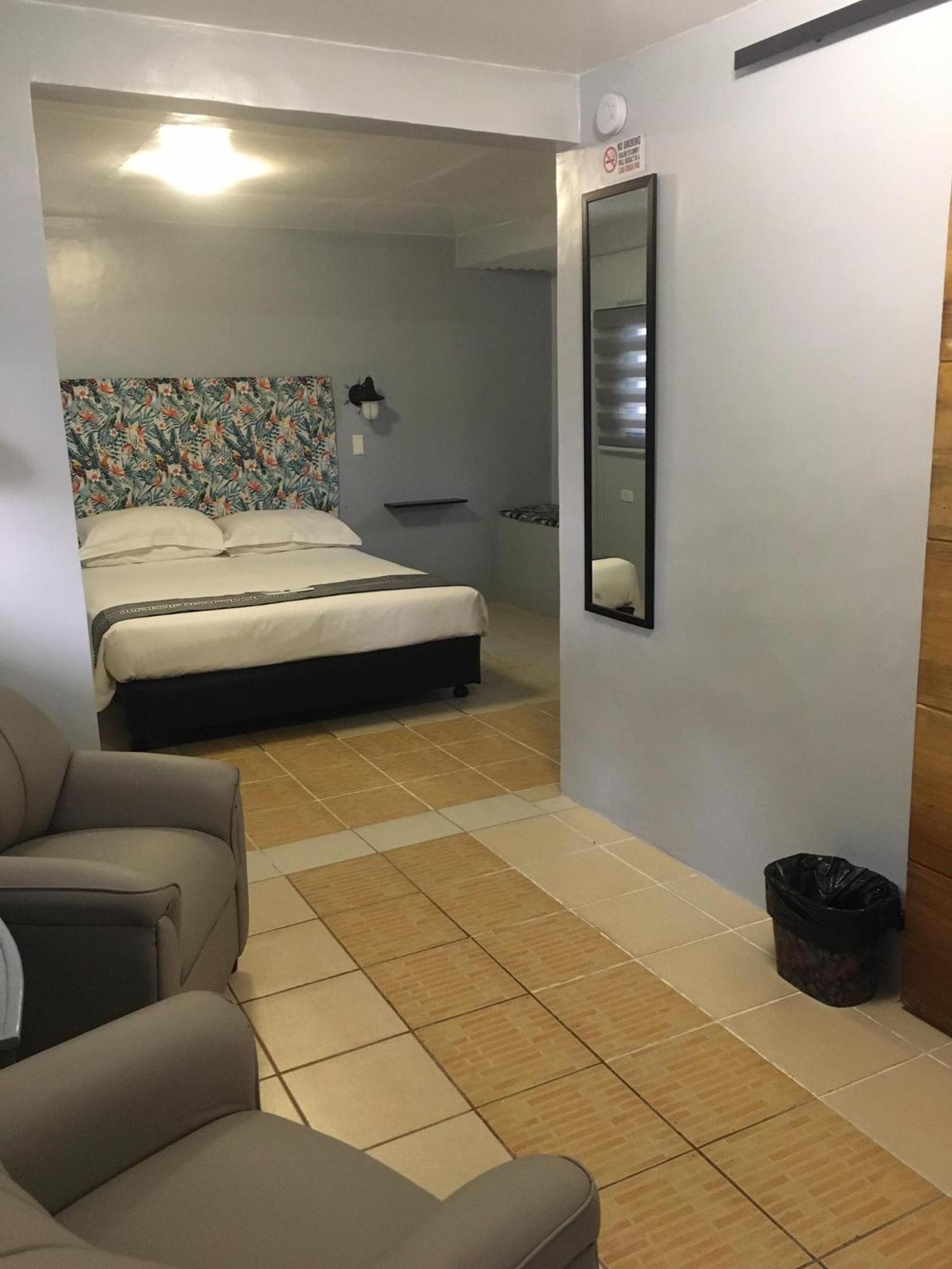 Sunbloom Beachfront Hotel And Restaurant Zambales Sinabacan エクステリア 写真